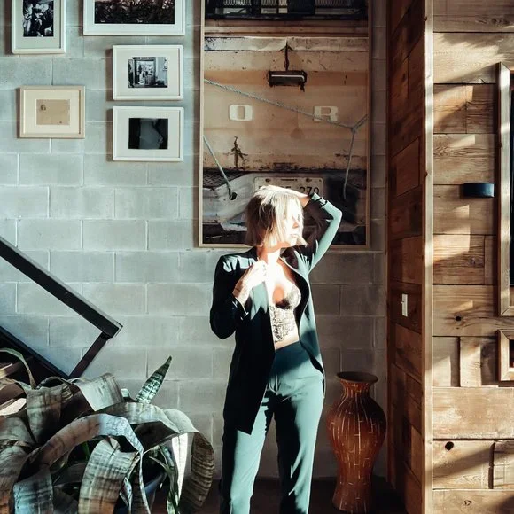 Babaton Power Hip Blazer (green) - Picture 5 of 7